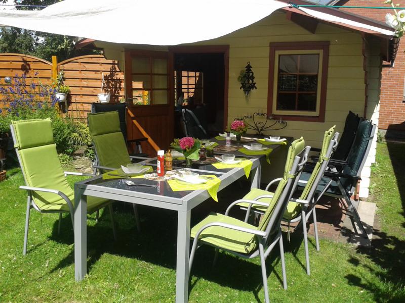 Wenn die Ernte "durch ist": Wird Erntedank gefeiert. Im unseren kleinen Paradies "Bullerbü" hinten am Haus .