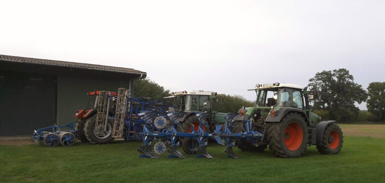 17. September: Gespanne fertig zur Herbstbearbeitung. Das Vorarbeiten zum Pflastern müssen erstmal ein paar Tage ruhen...